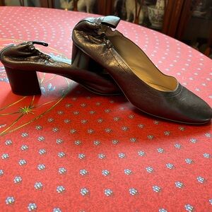 Everlane classic Day shoe 10 in kind of metallic deep Taupe colour called Iron.